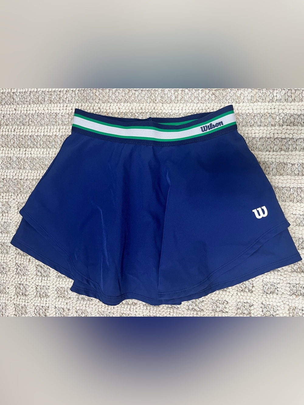 Wilson girl’s tennis skirt medium. Size 8